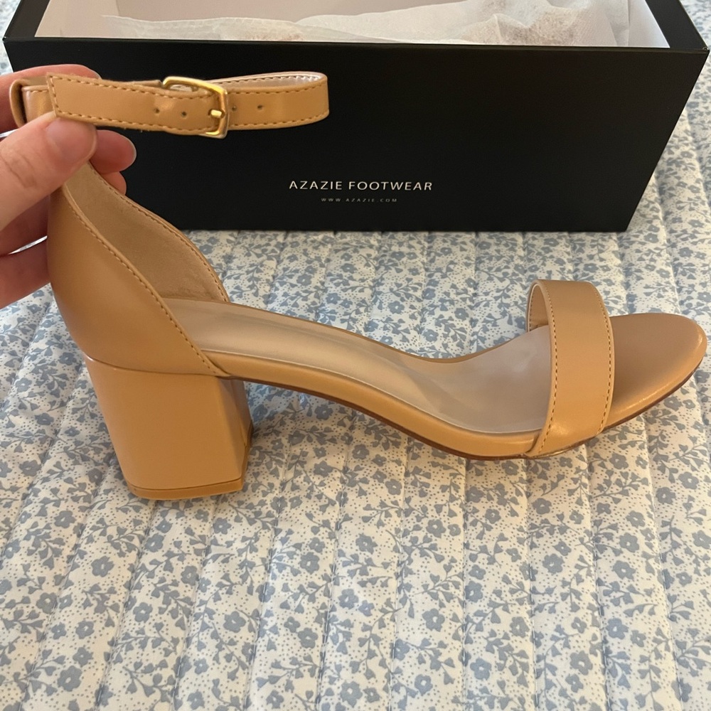 NEW Nude Heels Block Sandals Size 7